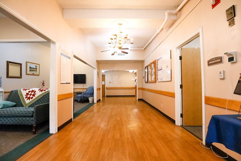 Oak Manor Nursing Center nursing home in Flatonia, TX - Photo 4 of 5