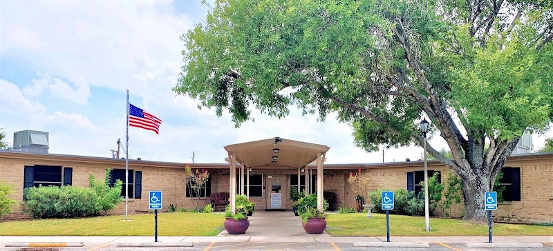 DEVINE HEALTH & REHABILITATION nursing home in DEVINE, TX - Photo 2 of 10