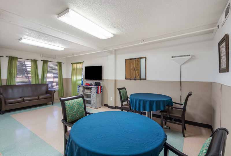 PLEASANTON NORTH NURSING AND REHABILITATION nursing home in PLEASANTON, TX - Photo 3 of 5