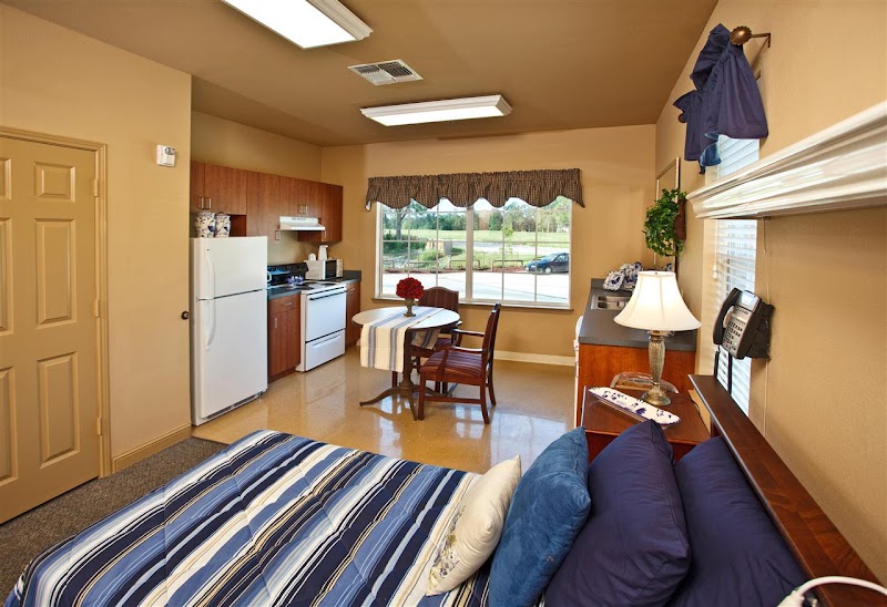 THE BRADFORD AT BROOKSIDE nursing home in LIVINGSTON, TX - Photo 4 of 10