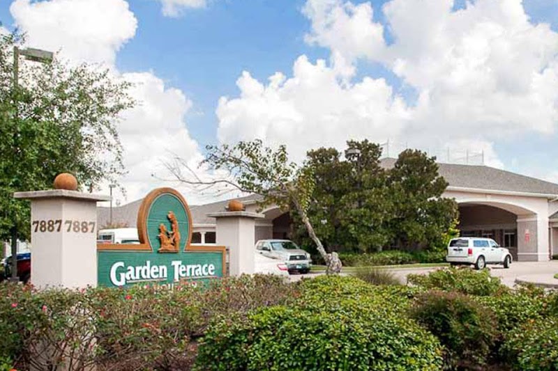 GARDEN TERRACE ALZHEIMER'S CENTER OF EXCELLENCE nursing home in HOUSTON, TX - Photo 3 of 10