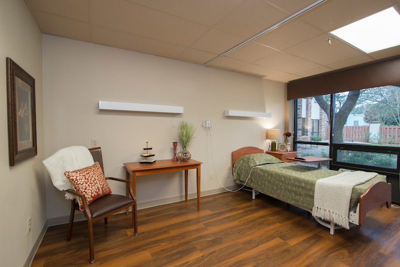 TRAYMORE NURSING CENTER nursing home in DALLAS, TX - Photo 2 of 10