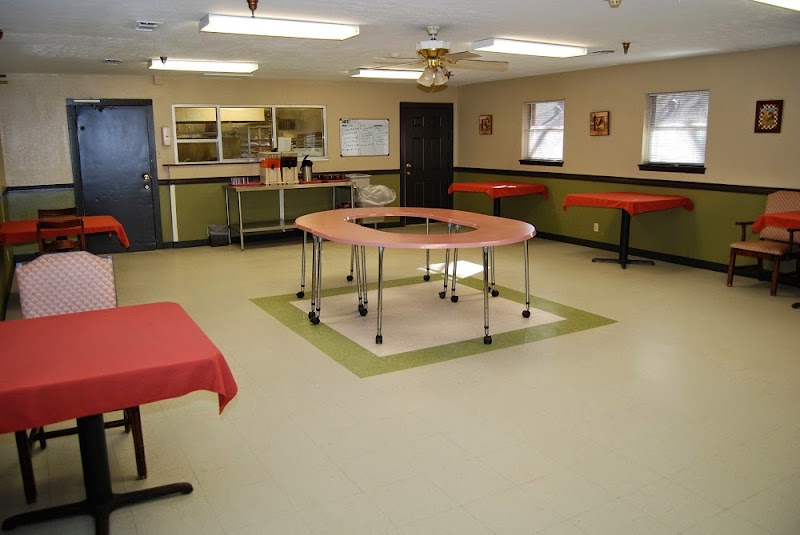 OAK MANOR OF COMMERCE NURSING AND REHABILITATION nursing home in COMMERCE, TX - Photo 3 of 5