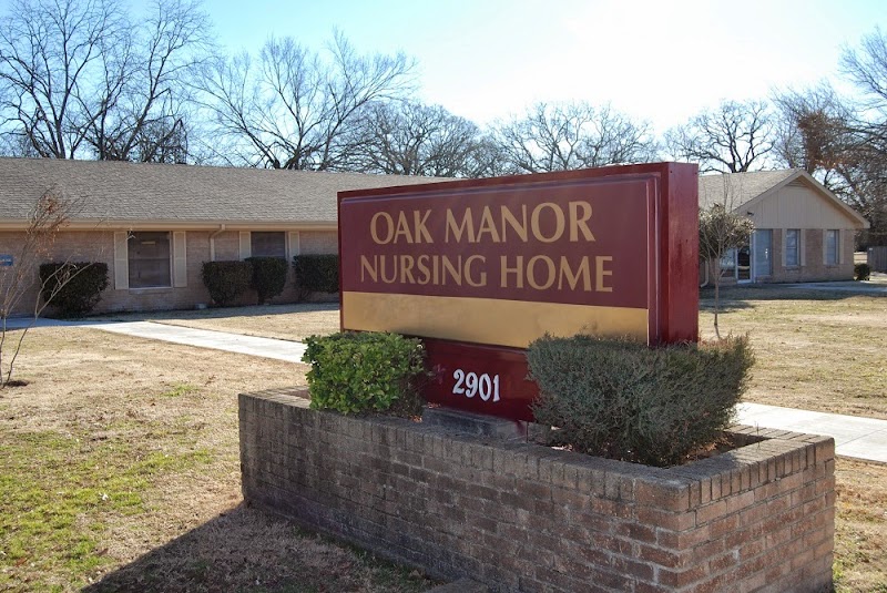 OAK MANOR OF COMMERCE NURSING AND REHABILITATION nursing home in COMMERCE, TX - Photo 5 of 5
