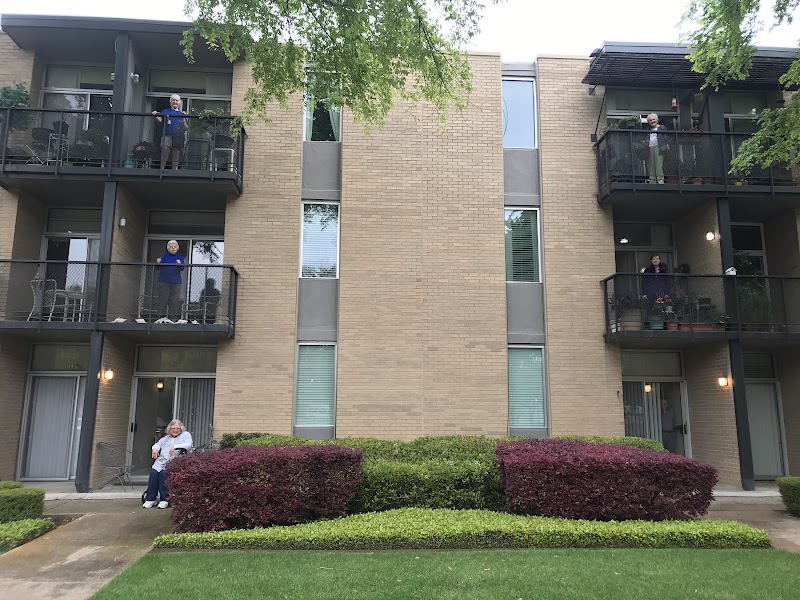 AUTUMN LEAVES nursing home in DALLAS, TX - Photo 5 of 10