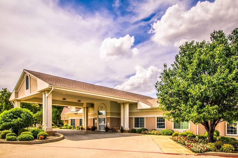 LIFE CARE CENTER OF HALTOM nursing home in FORT WORTH, TX - Photo 2 of 10