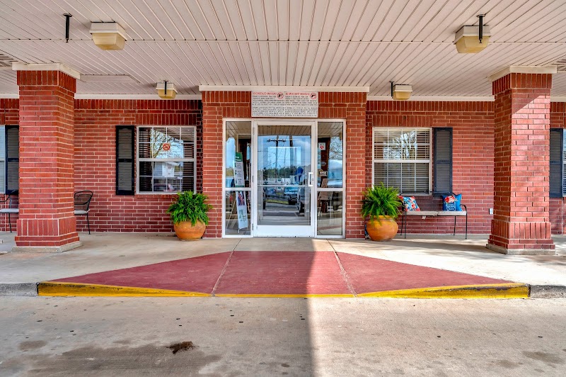 CASTLE PINES HEALTH AND REHABILITATION nursing home in LUFKIN, TX - Photo 2 of 5