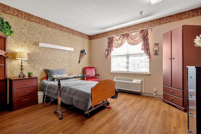 CASTLE PINES HEALTH AND REHABILITATION nursing home in LUFKIN, TX - Photo 3 of 5