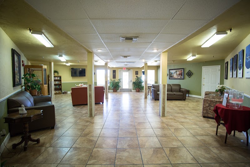 Magnolia Living and Rehabilitation nursing home in Luling, TX - Photo 3 of 5