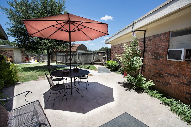 Magnolia Living and Rehabilitation nursing home in Luling, TX - Photo 4 of 5