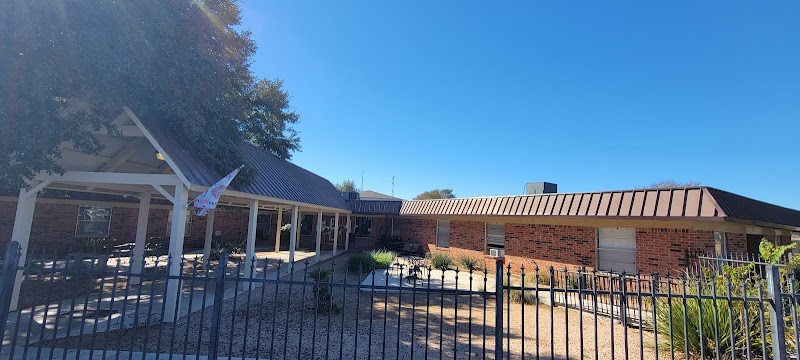 Magnolia Living and Rehabilitation nursing home in Luling, TX - Photo 5 of 5