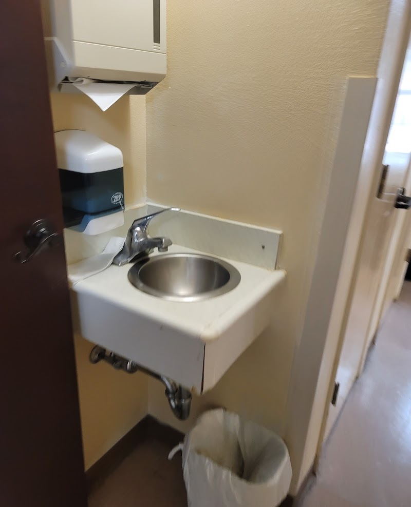 TOWN HALL ESTATES ARLINGTON, INC. nursing home in Arlington, TX - Photo 4 of 5