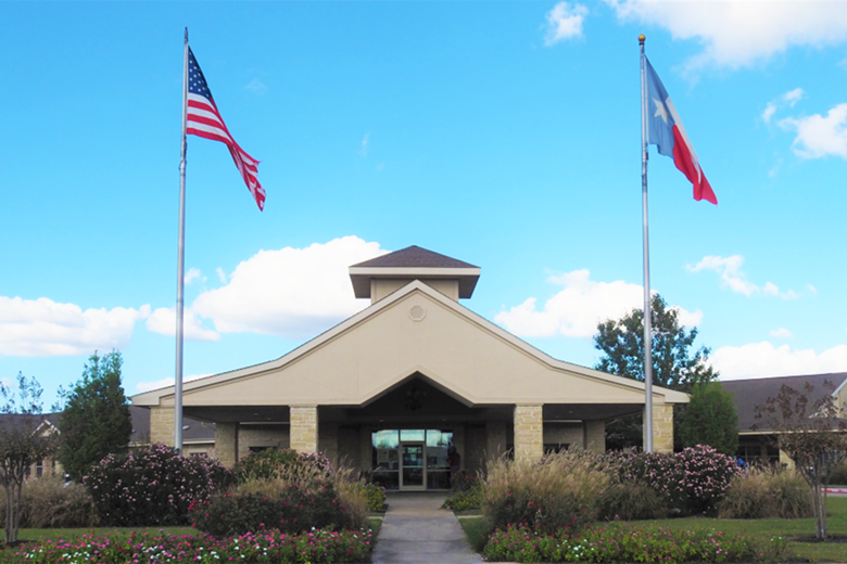 Willow Creek Lodge nursing home in Tomball, TX - Photo 2 of 10