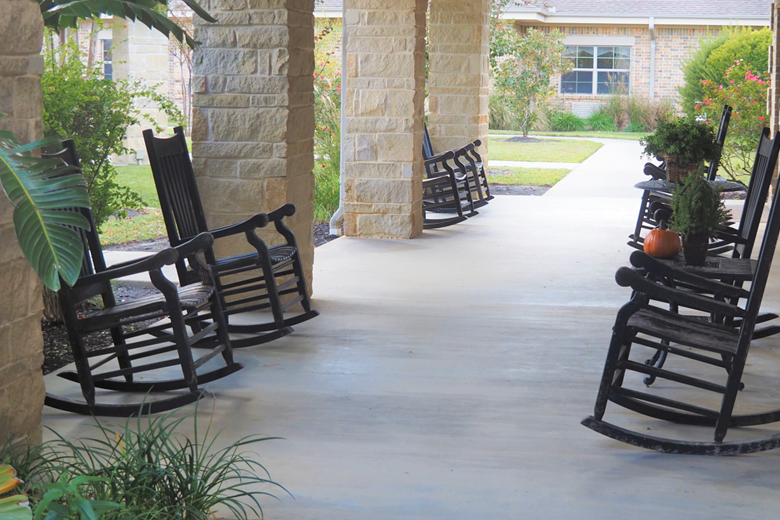 Willow Creek Lodge nursing home in Tomball, TX - Photo 5 of 10