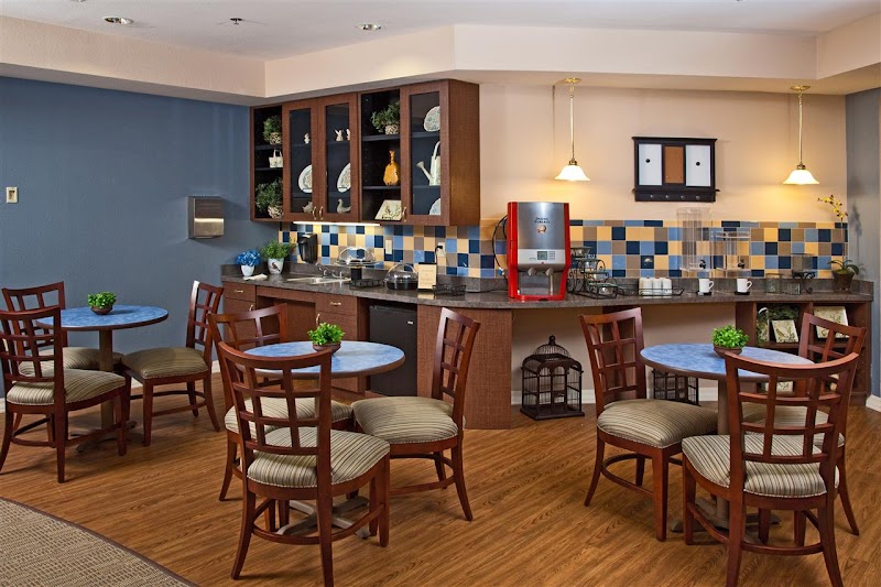 THE CARLYLE AT STONEBRIDGE PARK nursing home in SOUTHLAKE, TX - Photo 2 of 5