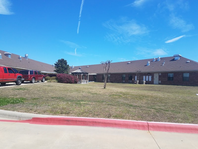 HERITAGE HOUSE AT PARIS REHAB & NURSING nursing home in PARIS, TX - Photo 2 of 5