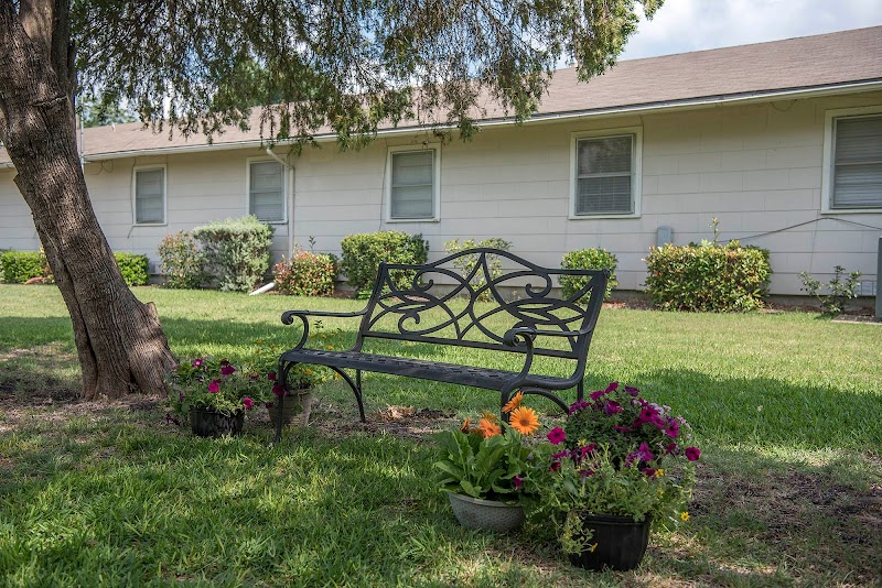 FARMERSVILLE HEALTH AND REHABILITATION nursing home in FARMERSVILLE, TX - Photo 2 of 7