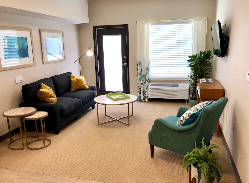 LAS BRISAS REHABILITATION AND WELLNESS SUITES nursing home in IRVING, TX - Photo 4 of 5