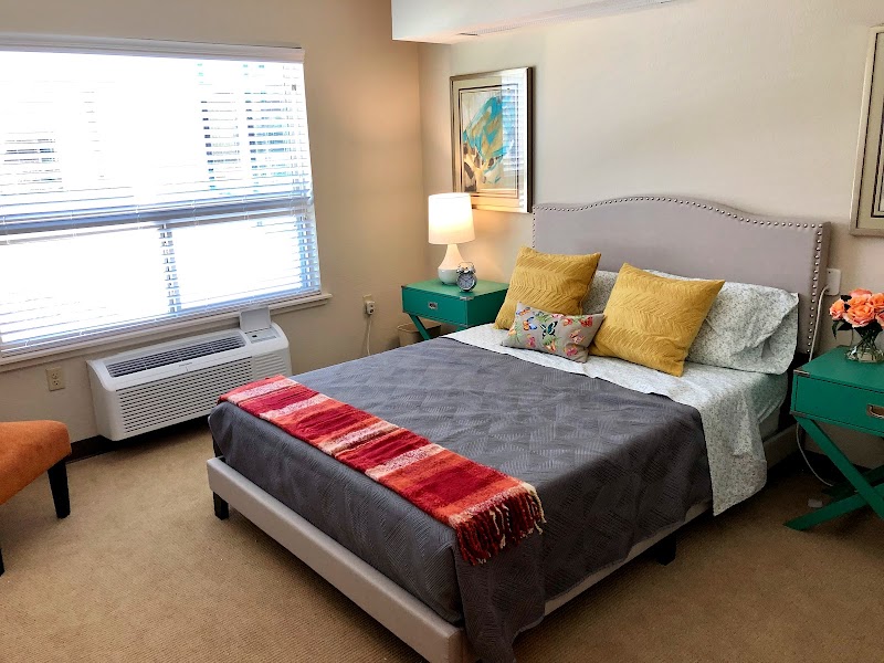 LAS BRISAS REHABILITATION AND WELLNESS SUITES nursing home in IRVING, TX - Photo 5 of 5